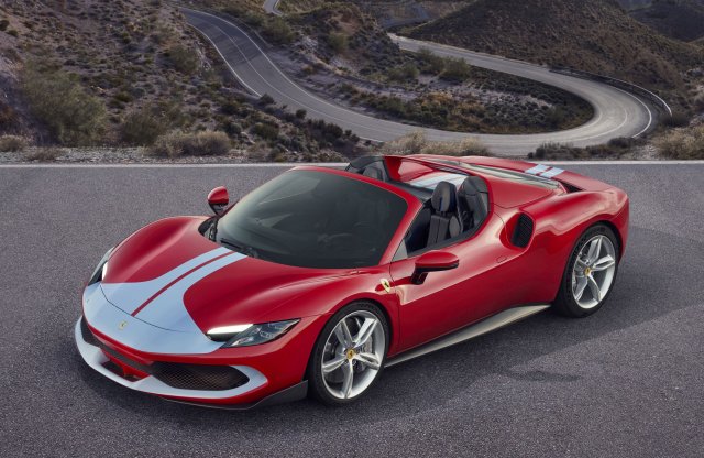 Keménytetős lett a belépő hibrid Ferrari kabrióváltozata