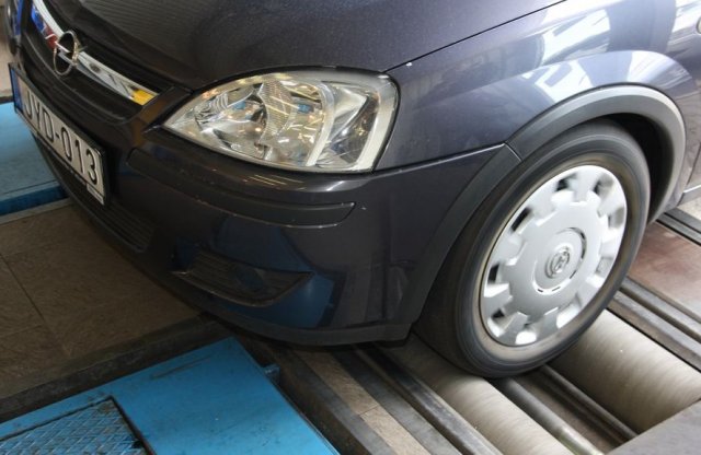 Nagyjából százezer kenőpénzes műszaki: lebukott az egész banda!