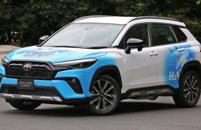 Közútra viszik a hidrogént égető Toyotát