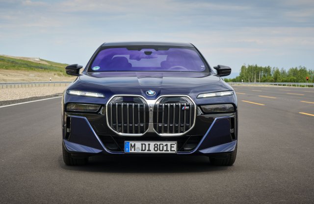 Tavaszra ígéri a 3-as szintű önvezetést a 7-es BMW
