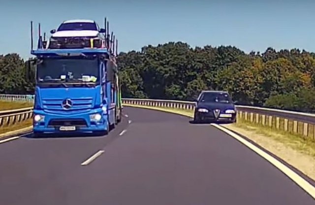 Ebben a videóban minden autós rémálma benne van