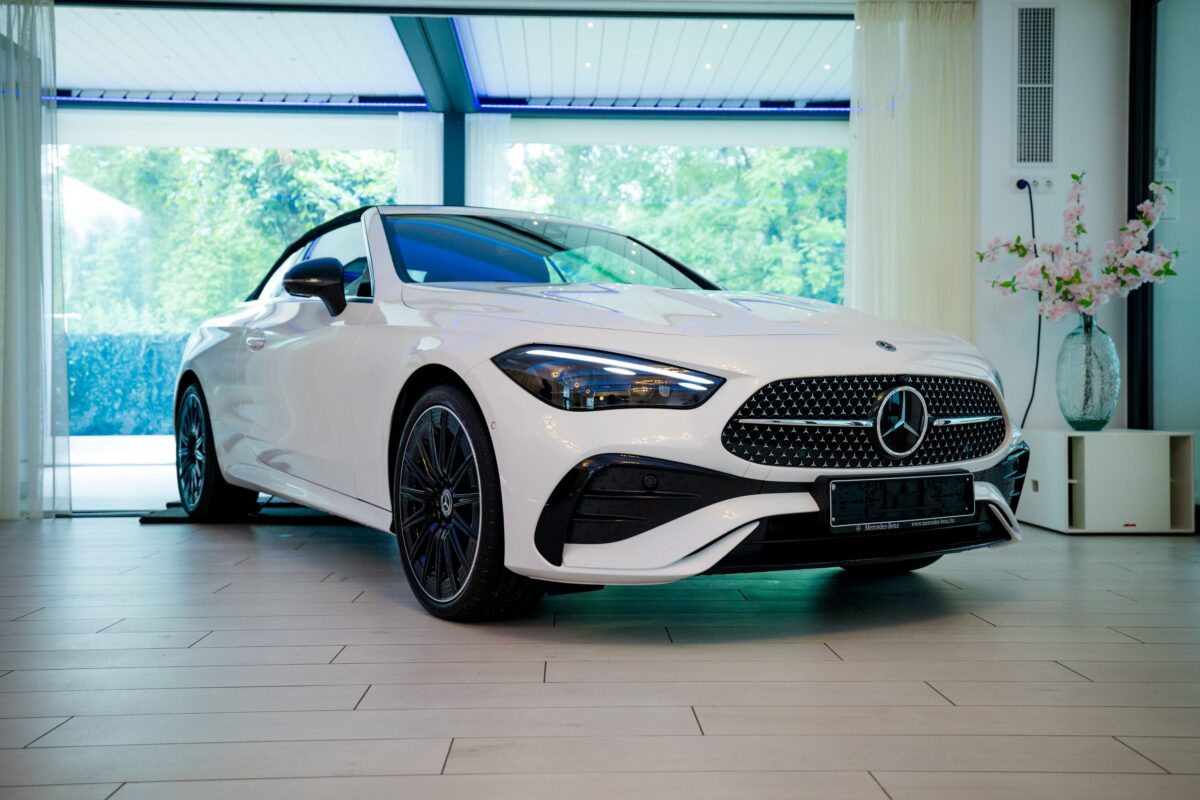 MERCEDES-BENZ