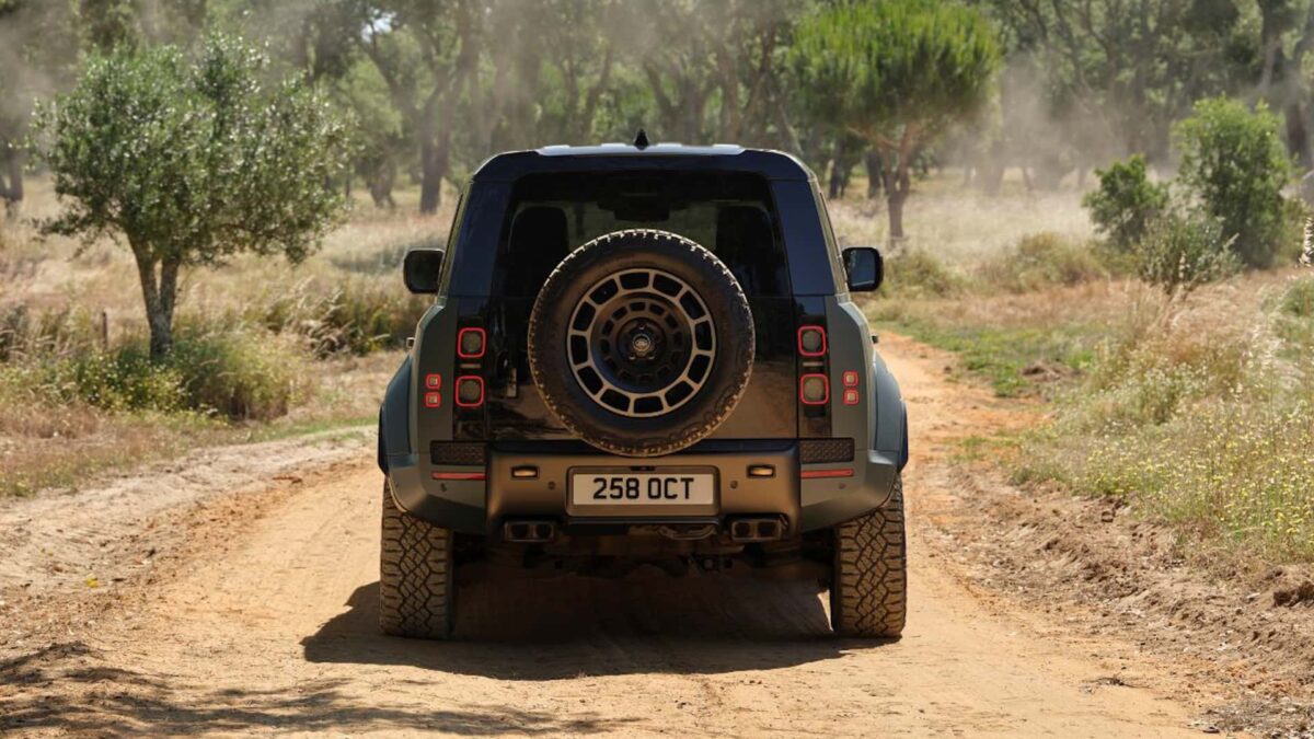 LAND ROVER DEFENDER