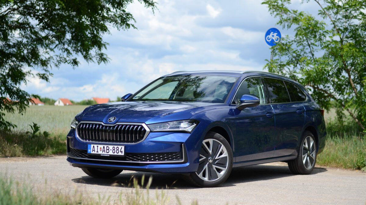 SKODA SUPERB