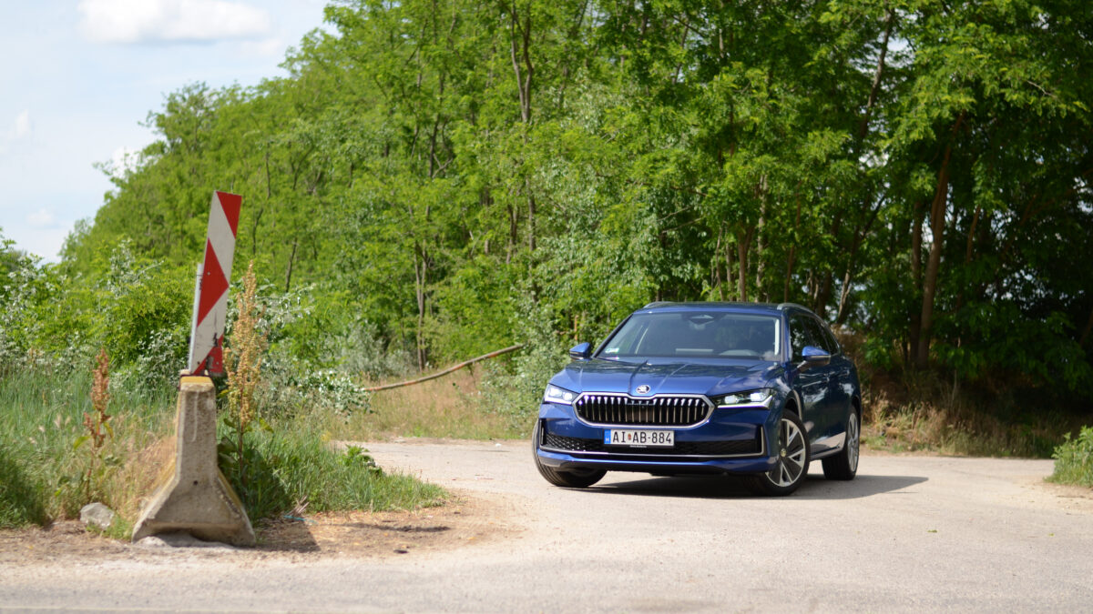 SKODA SUPERB