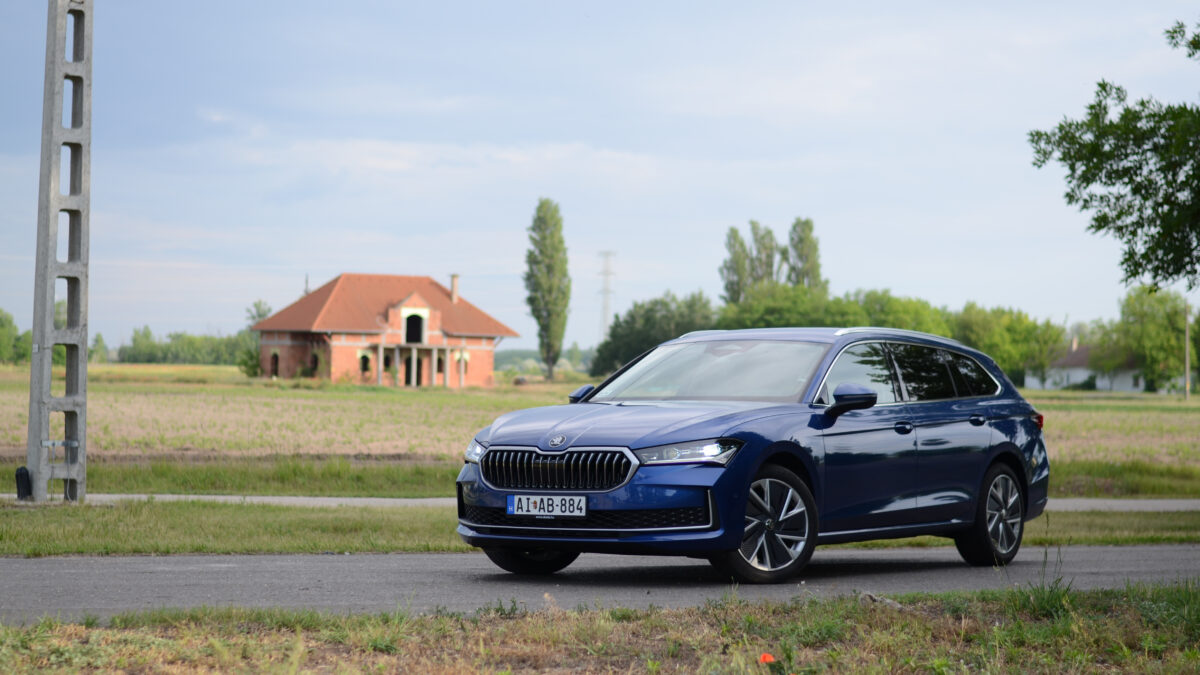 SKODA SUPERB