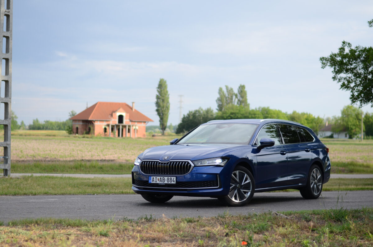 SKODA SUPERB