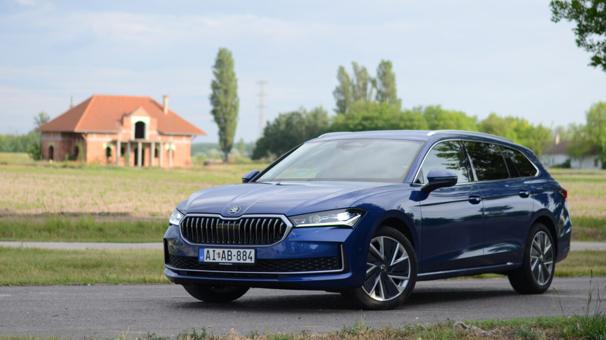 SKODA SUPERB