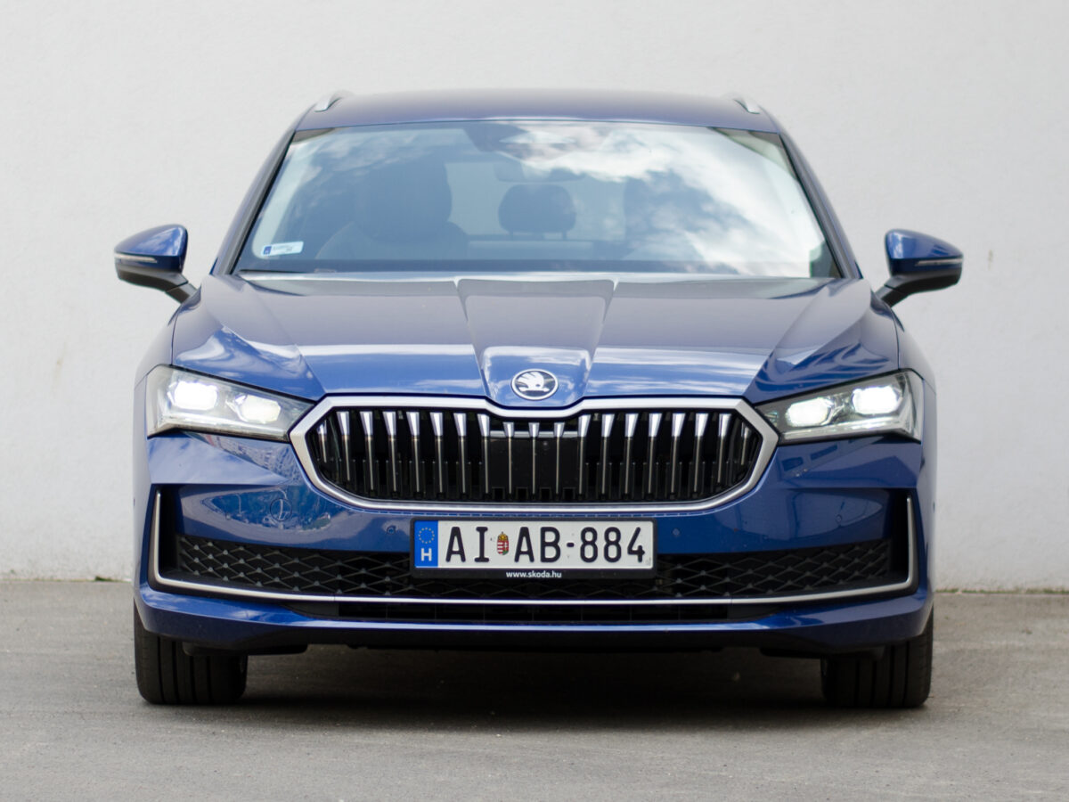 SKODA SUPERB