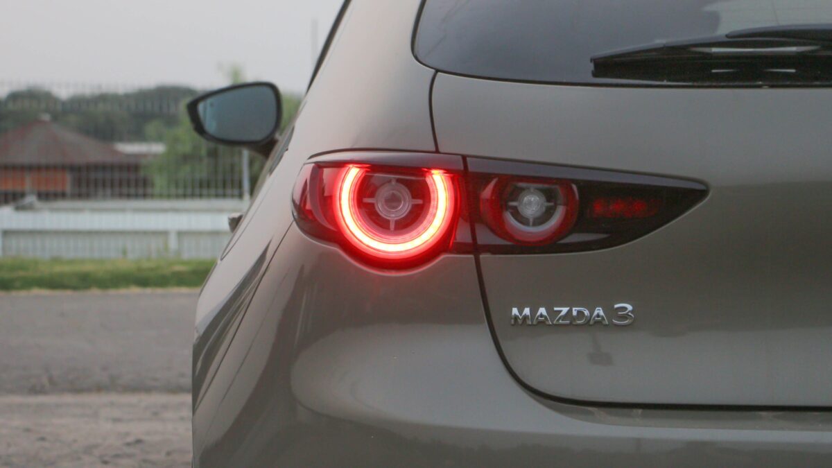 MAZDA 3