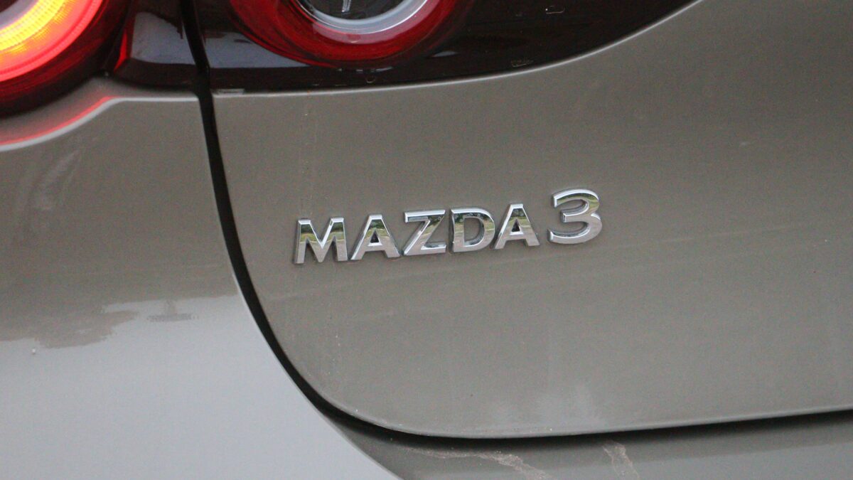 MAZDA 3