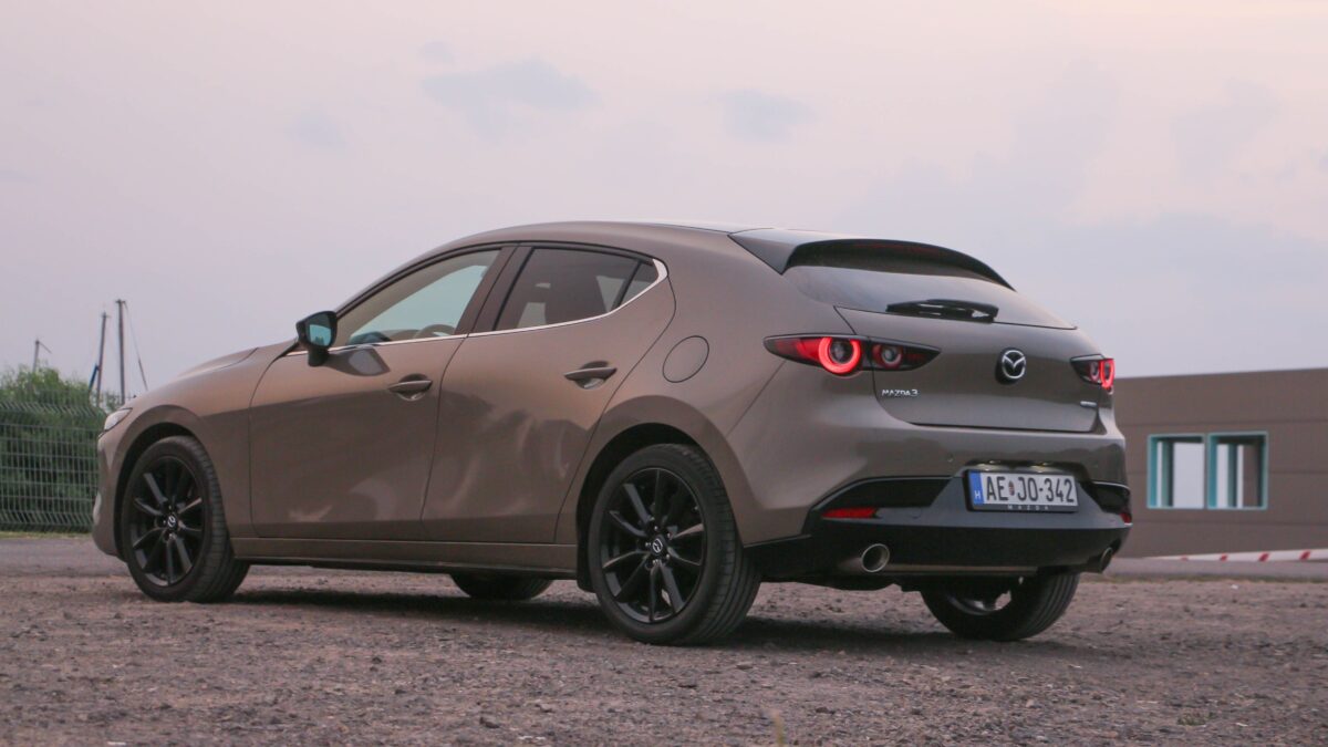 MAZDA 3