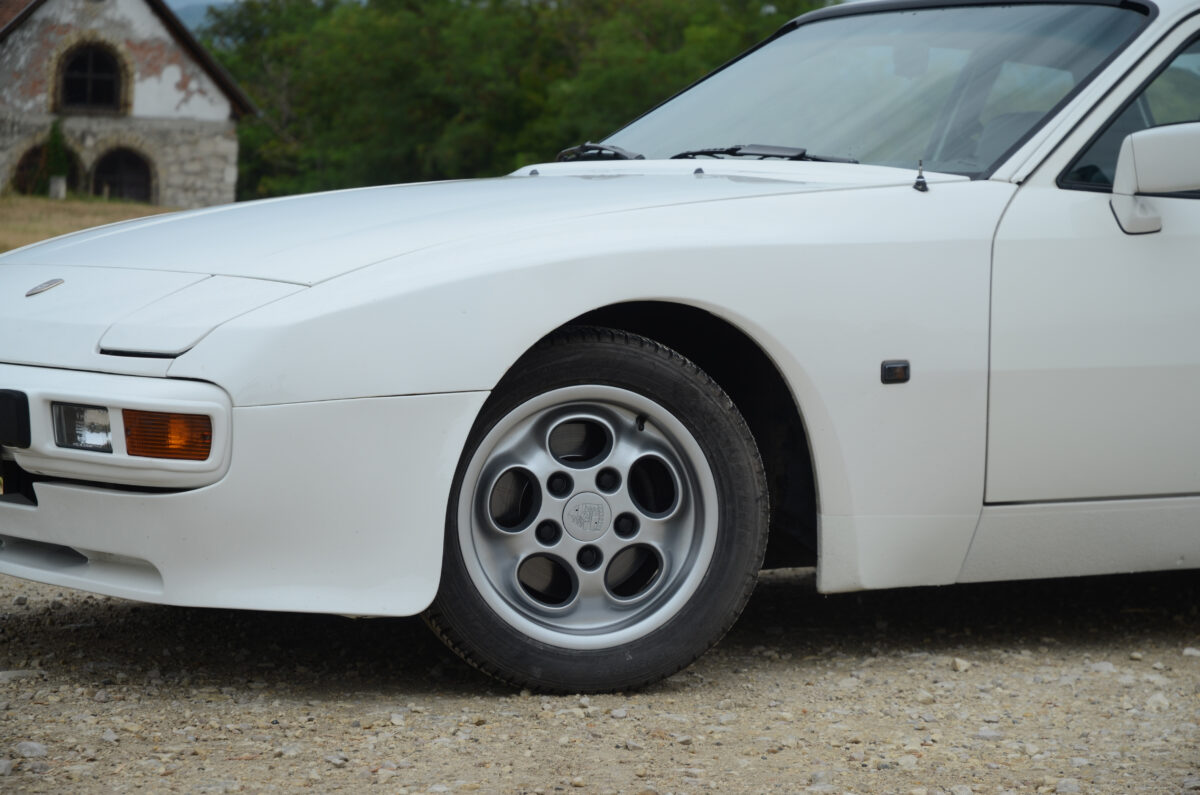 PORSCHE 944