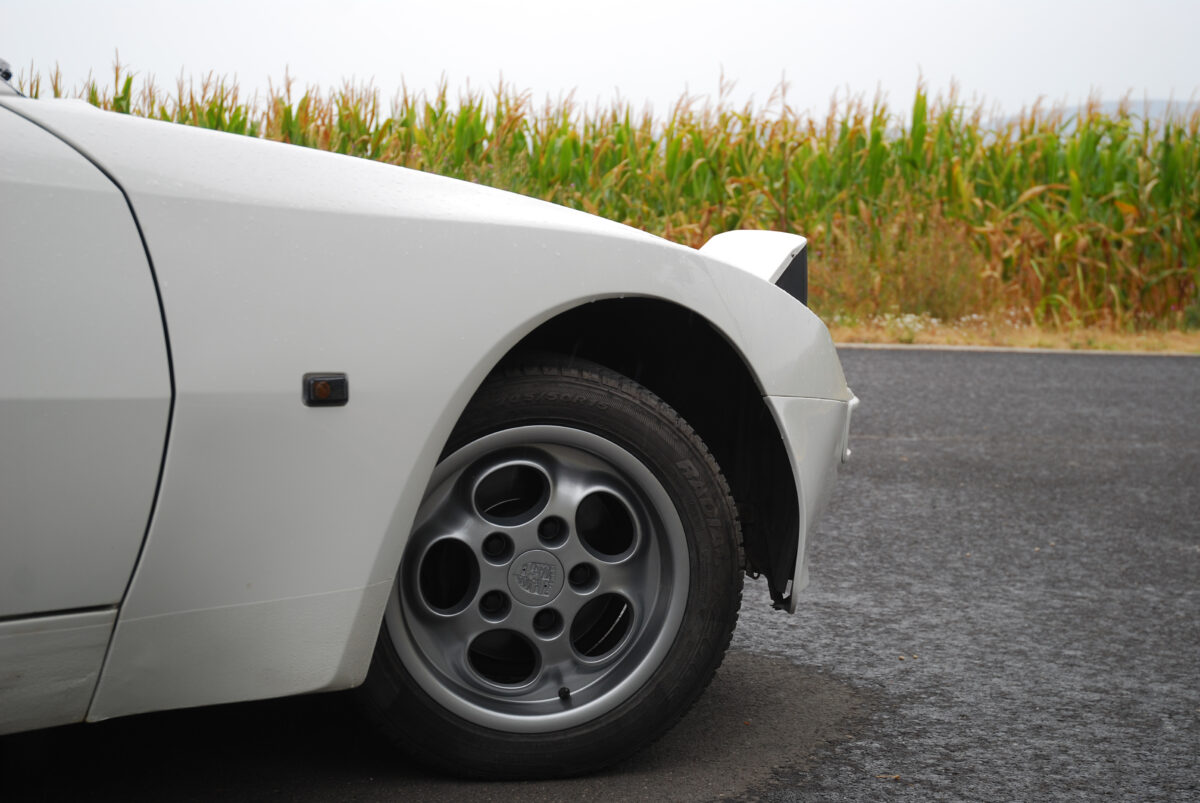 PORSCHE 944