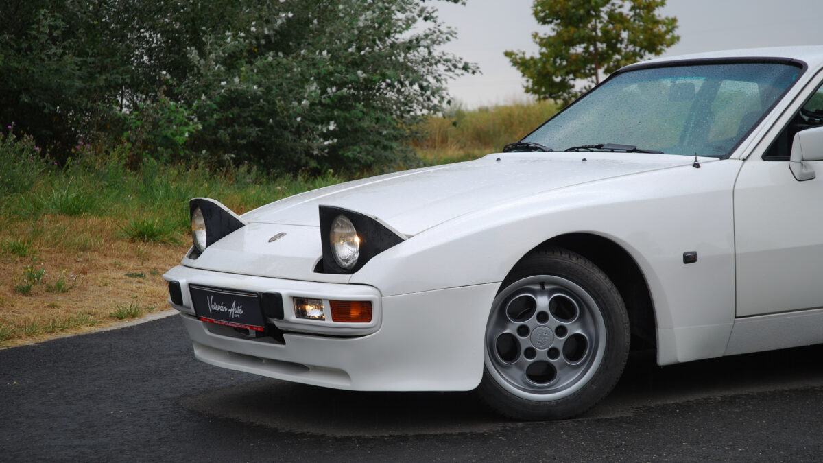 PORSCHE 944