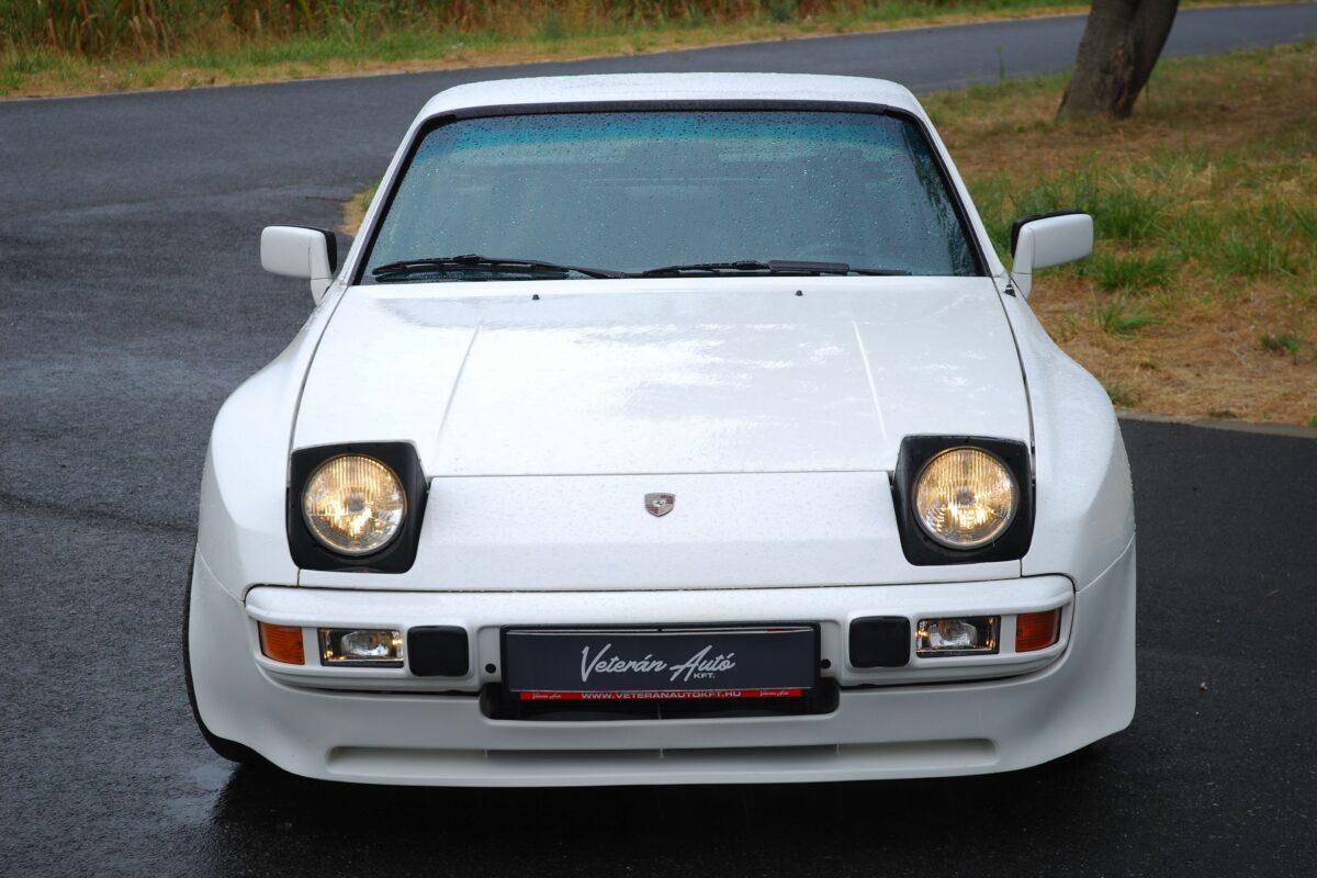 PORSCHE 944