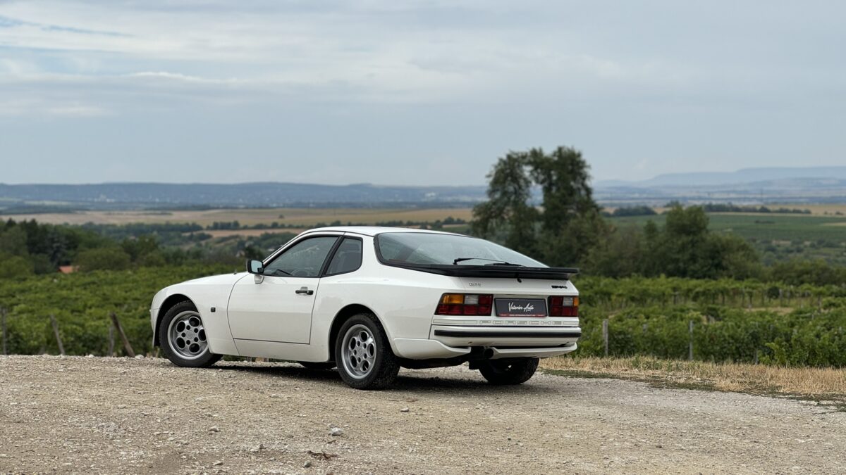 PORSCHE 944