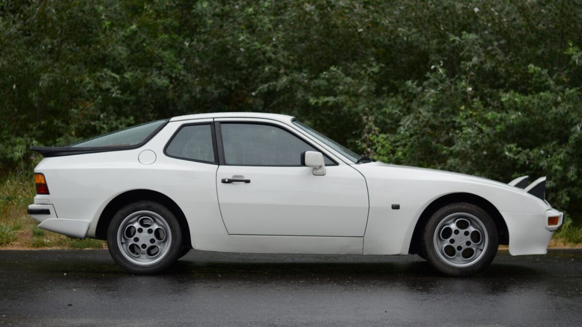 PORSCHE 944