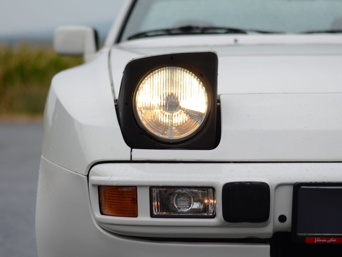 PORSCHE 944