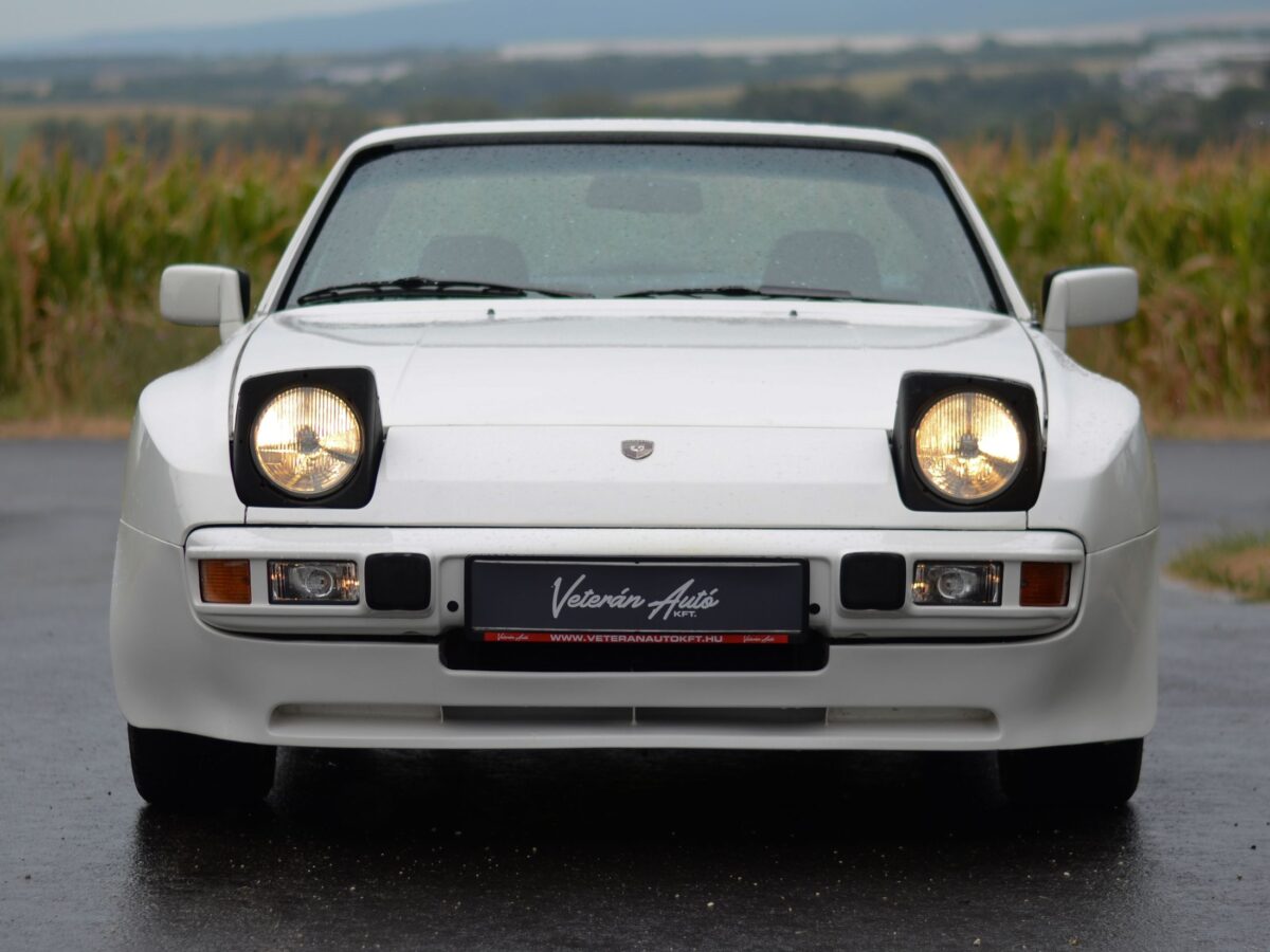 PORSCHE 944