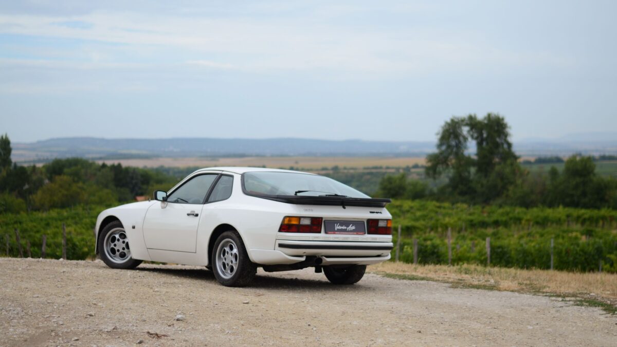 PORSCHE 944