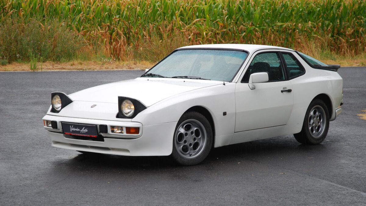 PORSCHE 944