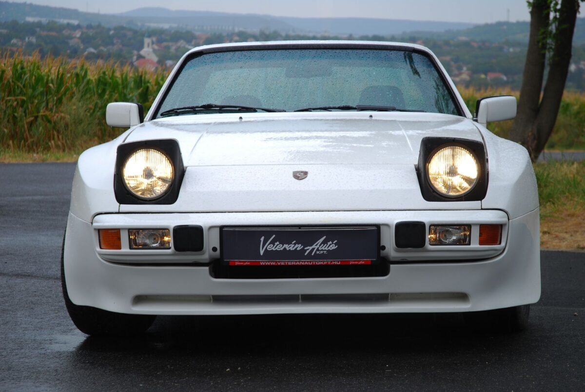 PORSCHE 944