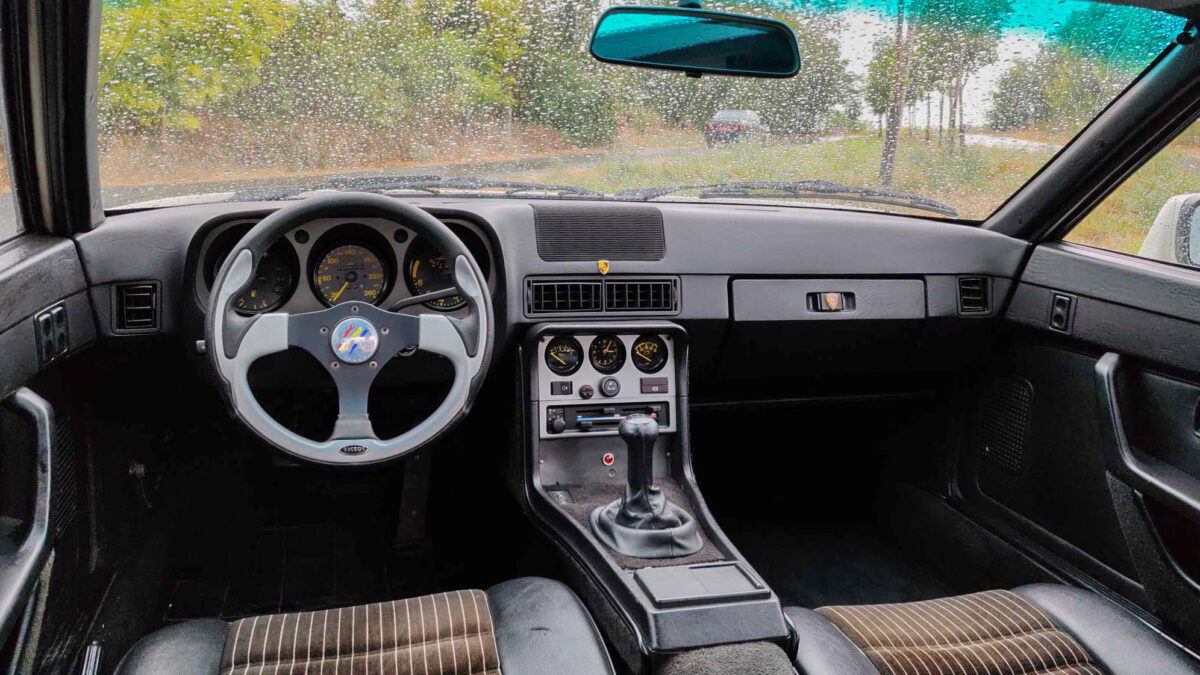 PORSCHE 944