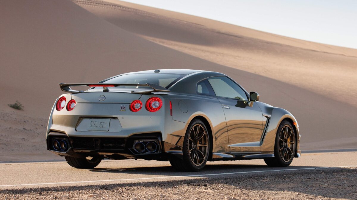 NISSAN GT-R