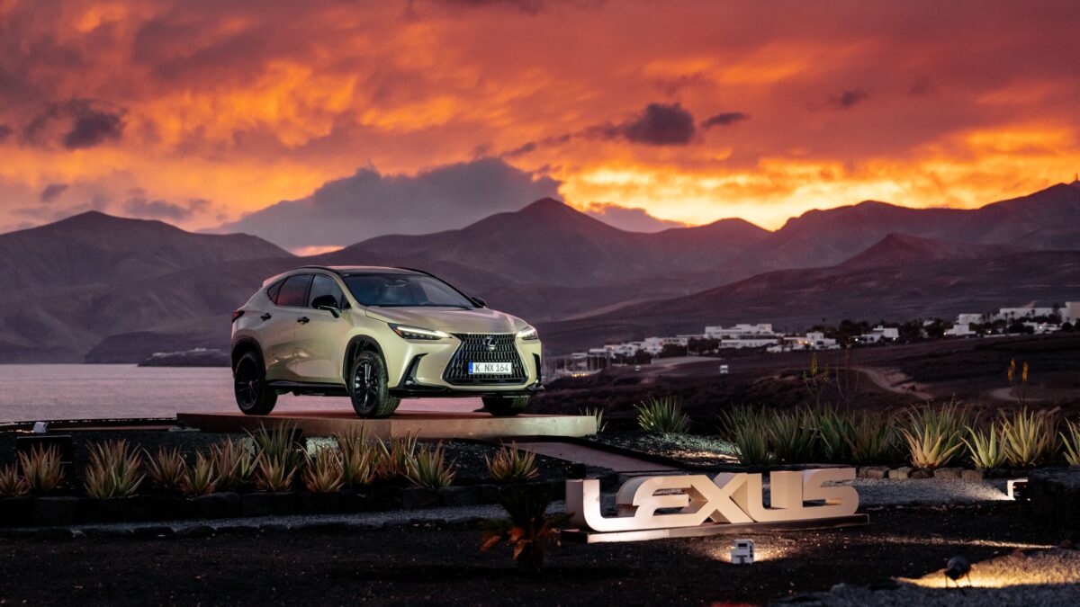 LEXUS