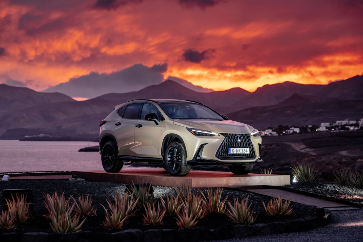 LEXUS