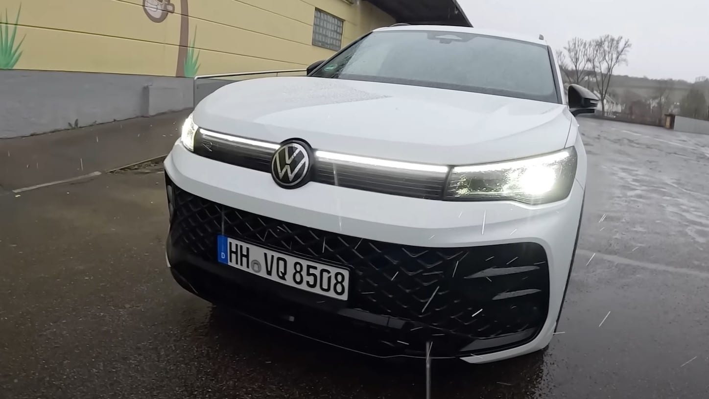 Vajon mennyit fogyaszt az új, benzines Tiguan, ha padlógázon tiporják?