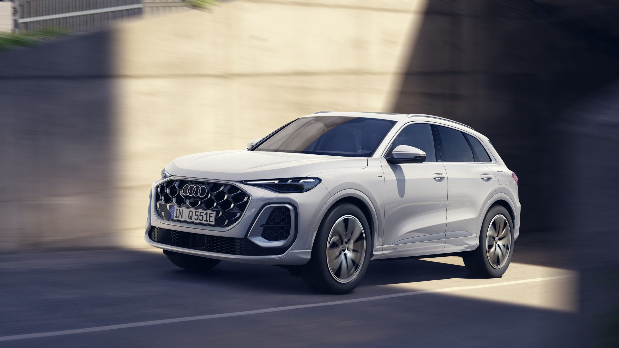 Városban 100 km felett mehet villannyal az új Audi Q5 konnektoros hibrid változata