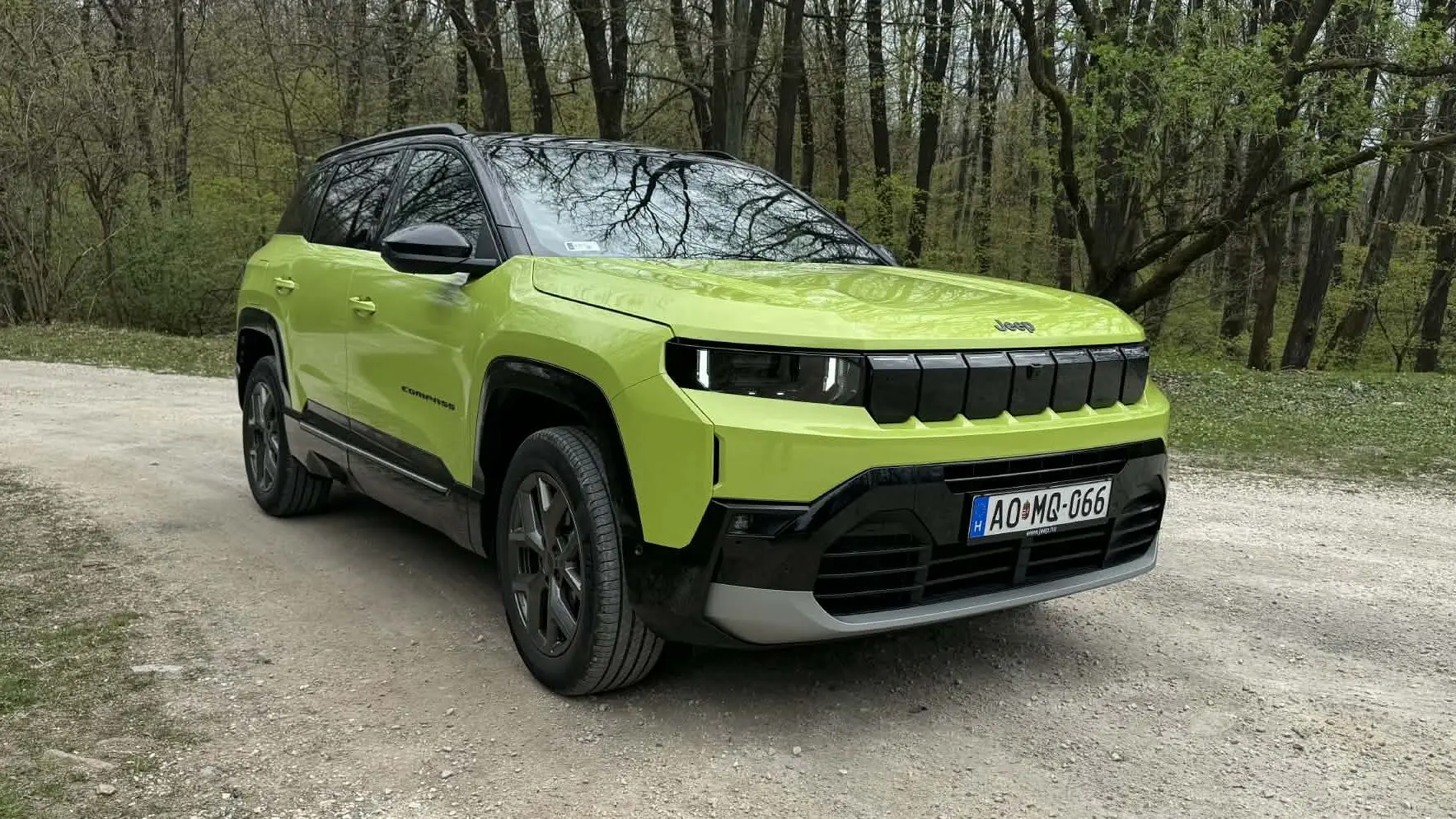 Világító Jeep felirattal érkezett meg a Compass harmadik generációja